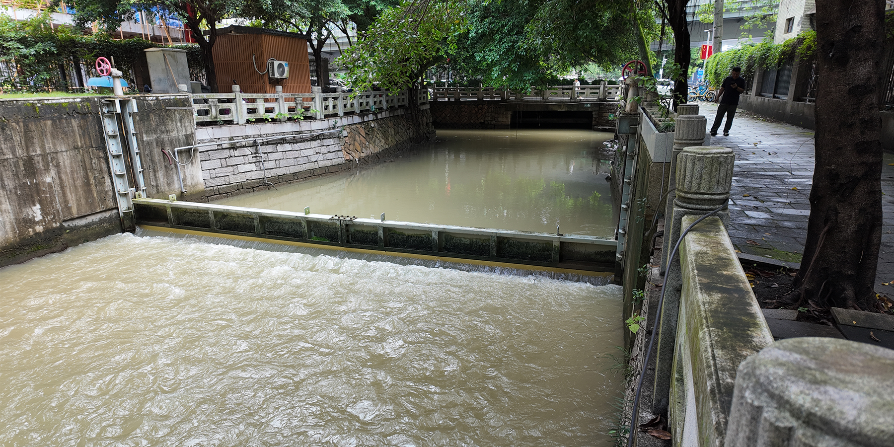 福州市新西河钢坝闸